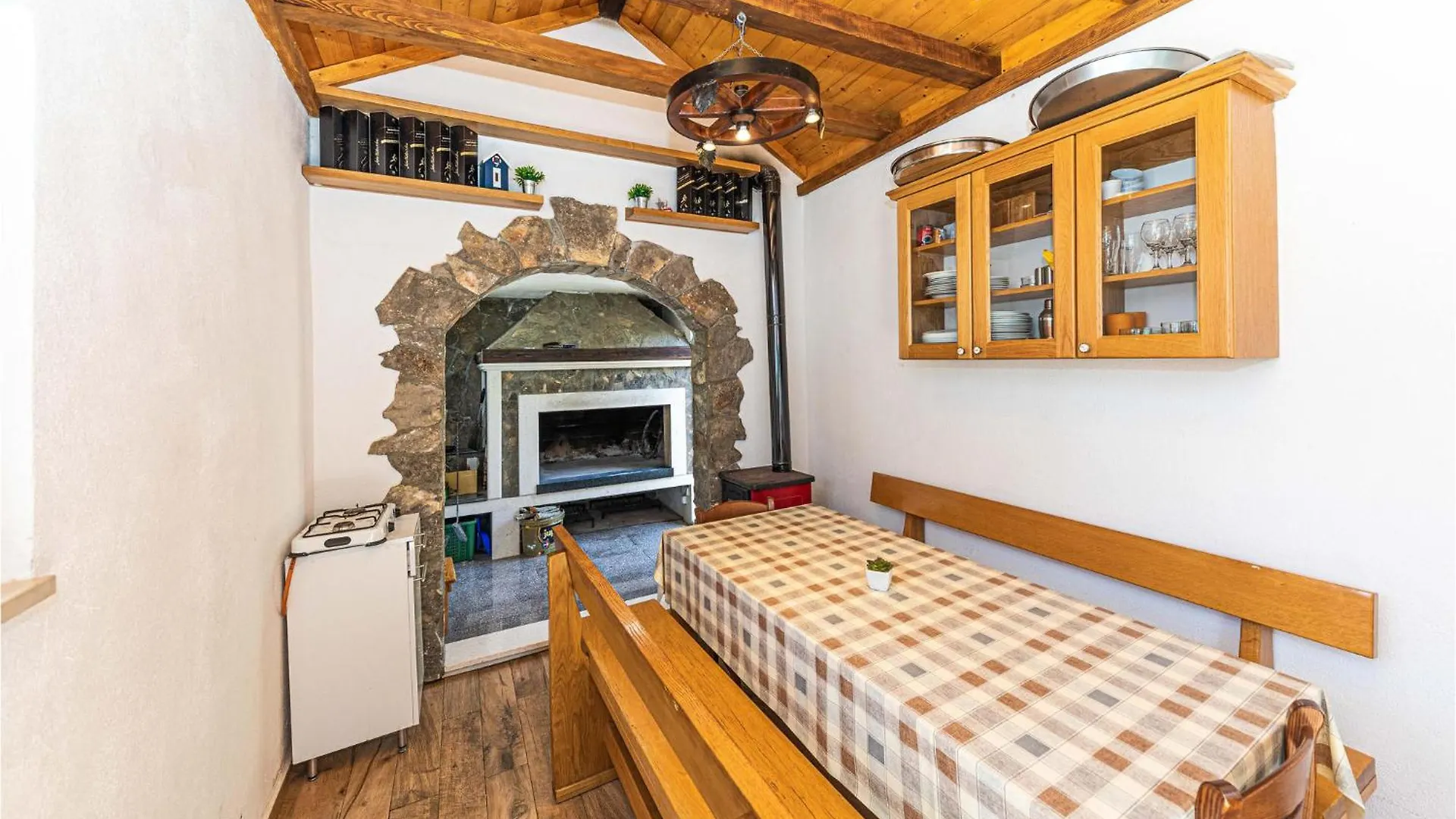 Holiday home Nice Home In Kastel Luksic With Wifi