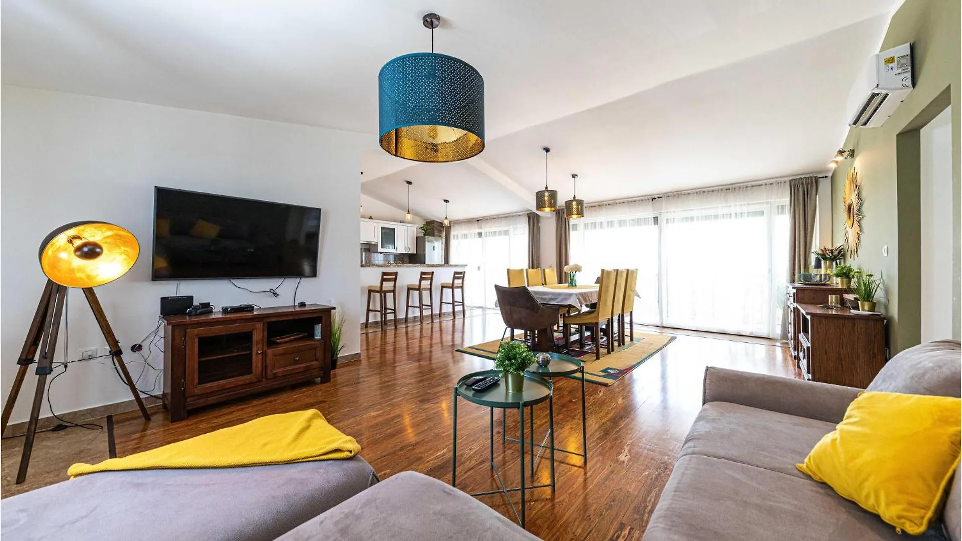 Nice Home In Kastel Luksic With Wifi 0*,  Croatia