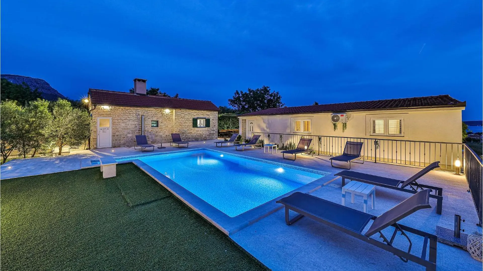 Nice Home In Kastel Luksic With Wifi Croatia