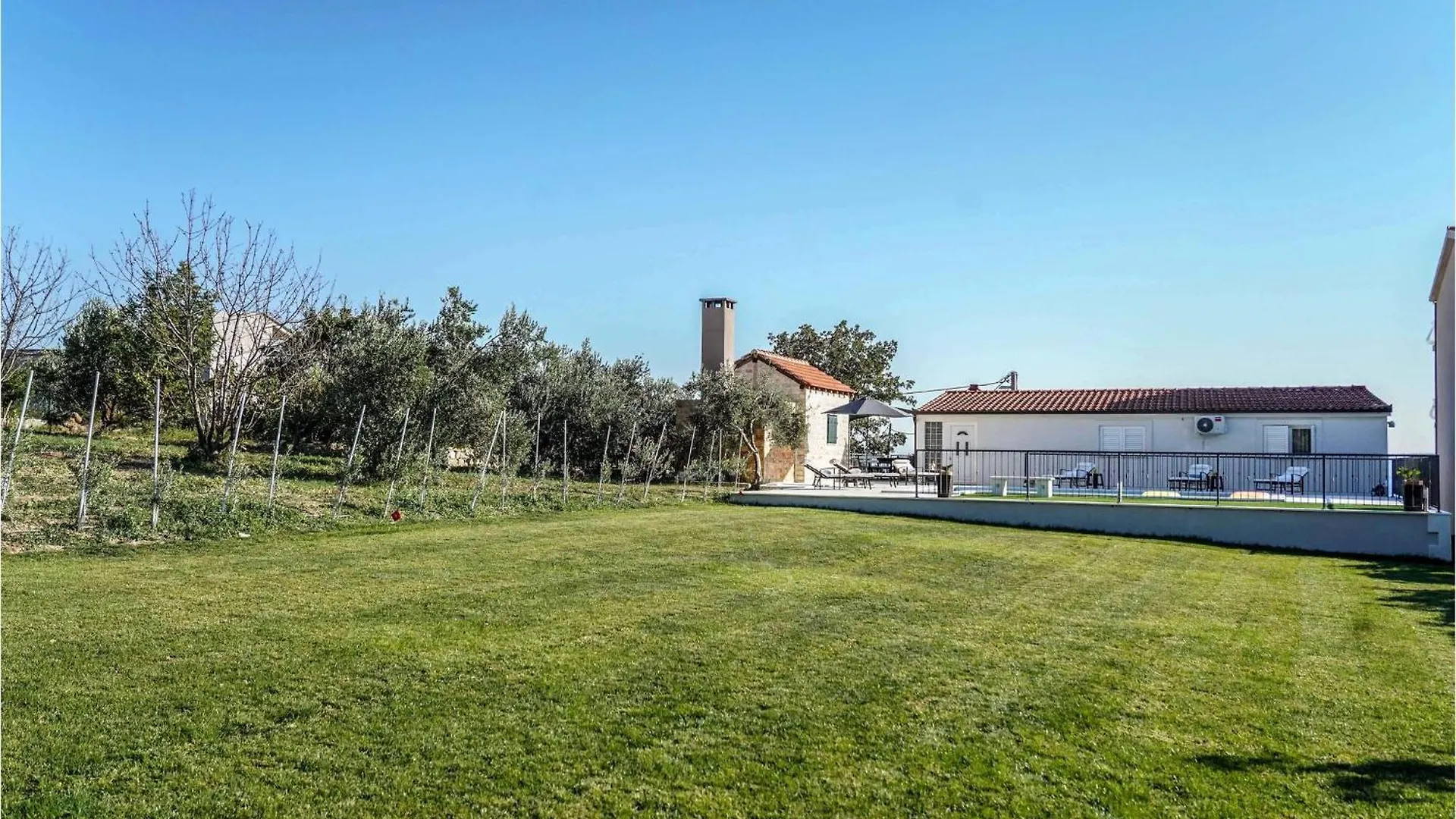 Nice Home In Kastel Luksic With Wifi 0*,  Croatia