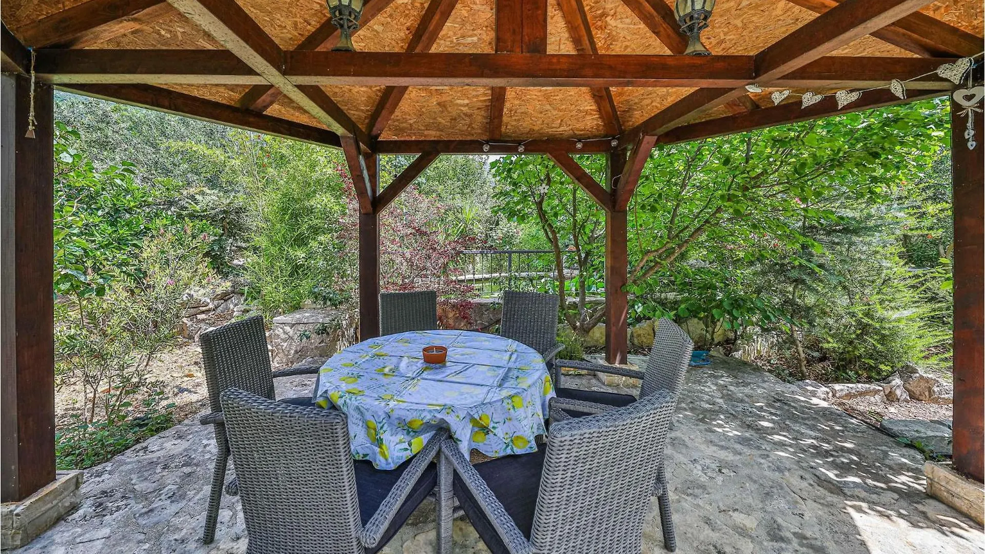 Nice Home In Kastel Luksic With Wifi Holiday home